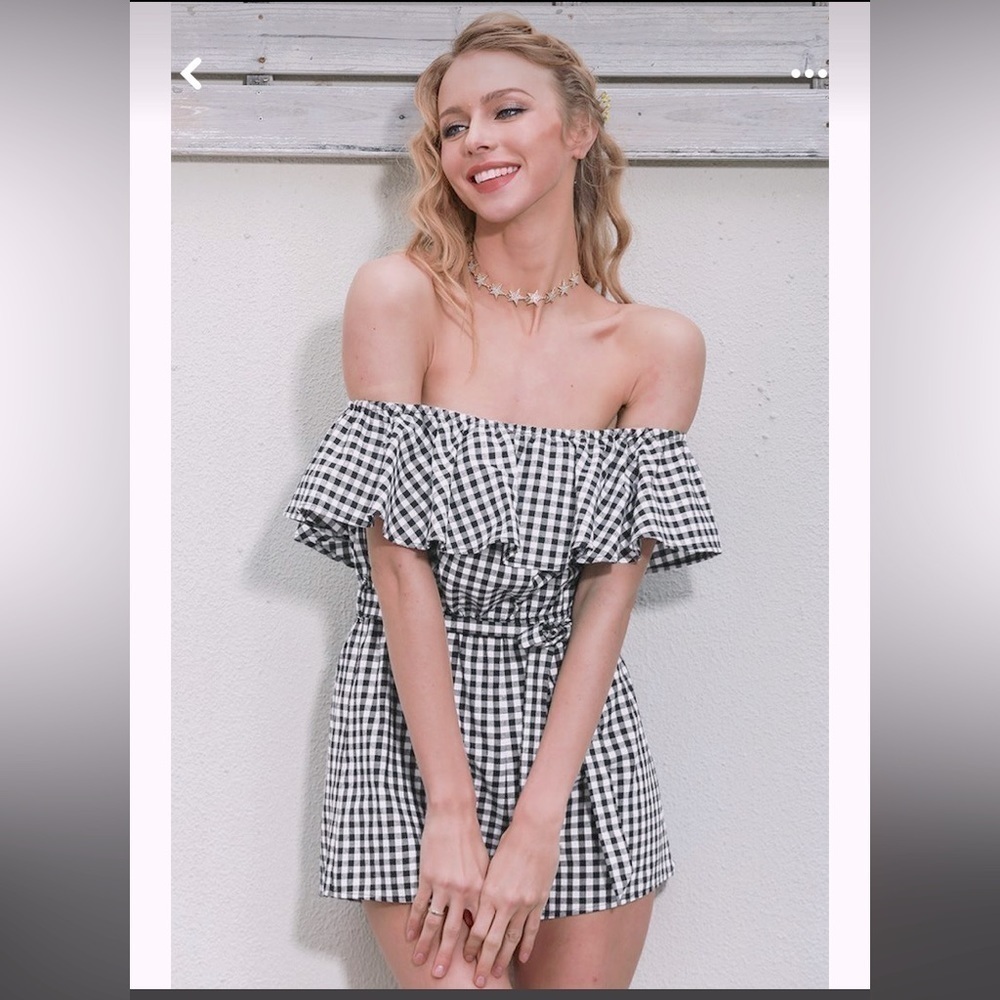 Atmosphere Womenās gingham plaid, ruffle shorts romper in blue and White Size 10